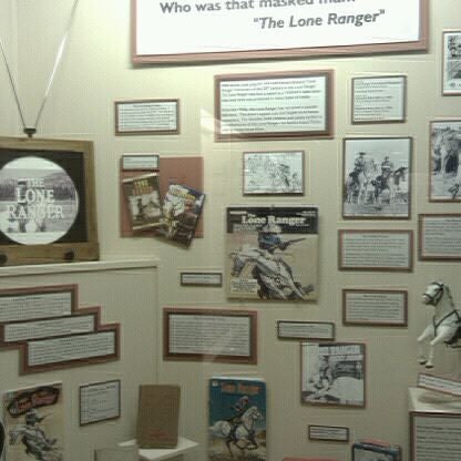 Das Foto wurde bei Texas Ranger Hall of Fame and Museum von Doug C. am 6/27/2011 aufgenommen