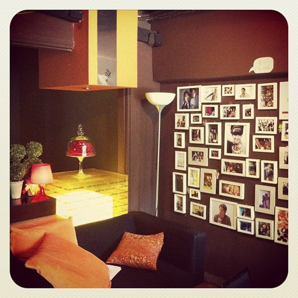 3/9/2012 tarihinde Reza N.ziyaretçi tarafından Café Du Chocolat'de çekilen fotoğraf