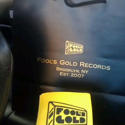 รูปภาพถ่ายที่ Fool&#39;s Gold Records Store โดย DJ Nick Russo เมื่อ 11/4/2011
