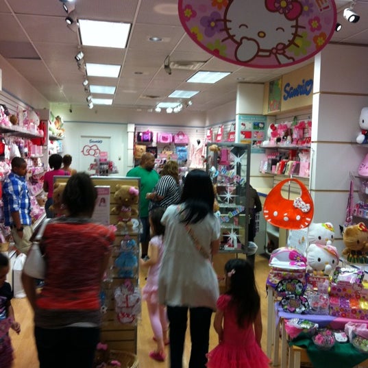 nike outlet great lakes crossing mall