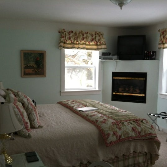 รูปภาพถ่ายที่ Miller Tree Inn Bed &amp; Breakfast โดย Hope เมื่อ 1/23/2012