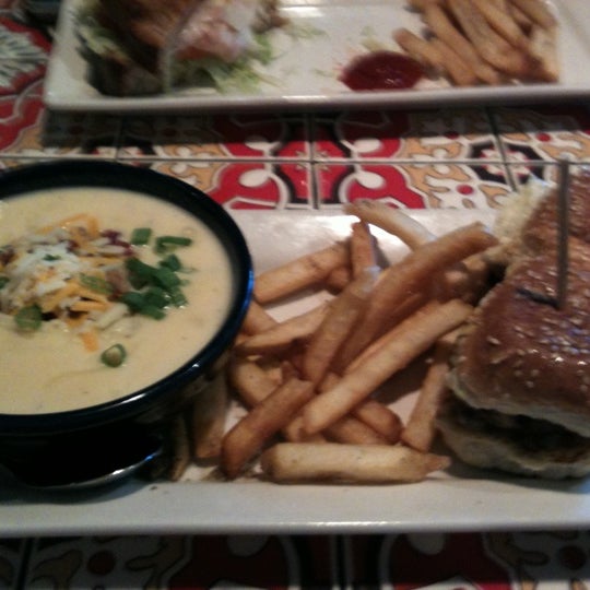 Photo taken at Chili&#39;s Grill &amp; Bar by Sandy W. on 8/29/2011
