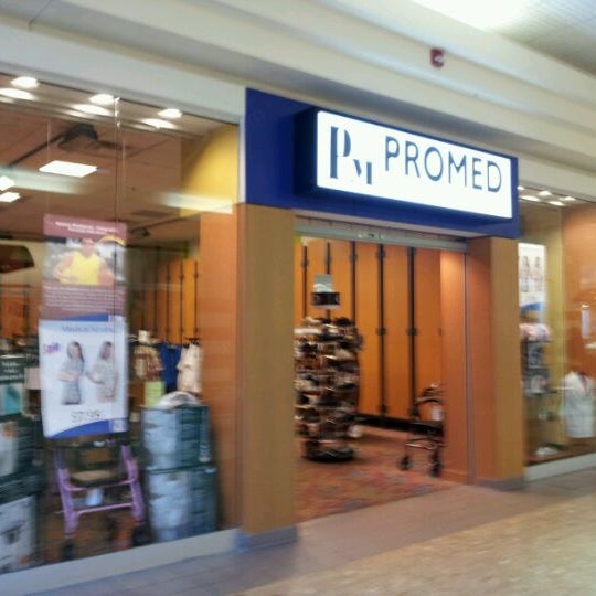 Foto scattata a North DeKalb Mall da Dave K. il 1/5/2012