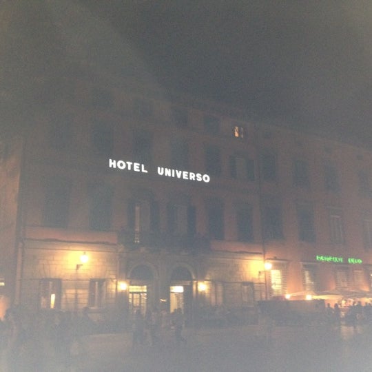 Photo prise au Hotel Universo par Andrea R. le7/21/2012