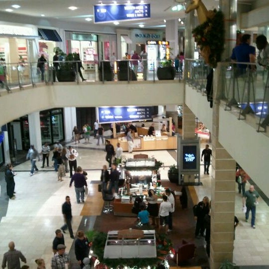 รูปภาพถ่ายที่ Triangle Town Center Mall โดย Heisenberg เมื่อ 12/23/2011