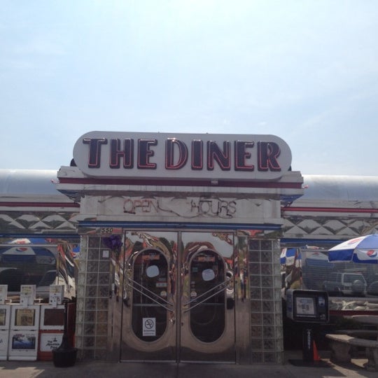รูปภาพถ่ายที่ The Diner โดย Ernie L. เมื่อ 7/3/2012