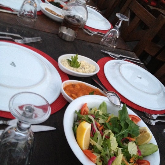 Photo taken at Vira Balık Restaurant by Küçük Kara Balık on 9/7/2012