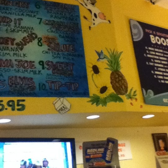 Photo taken at The Smoothie Shop by ESTELA B. M. Graff a. on 1/26/2012