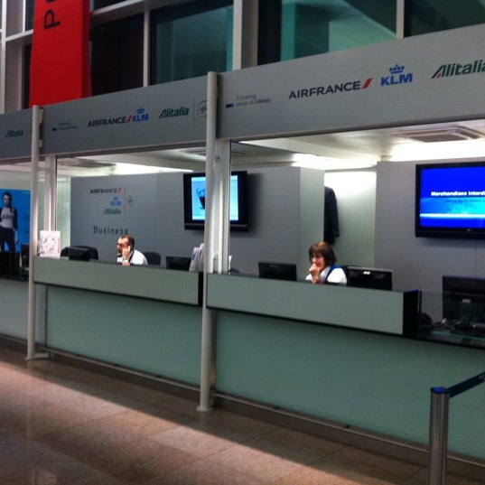 Стойки регистрации air france в аэропорту стамбула. Check in france. Стойки регистрации air france в аэропорту стамбула. Скай приорити. Check in france.