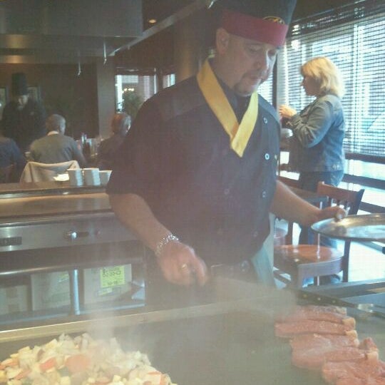 Foto tomada en Oishi Sushi &amp; Steakhouse  por Jennifer C. el 12/16/2011