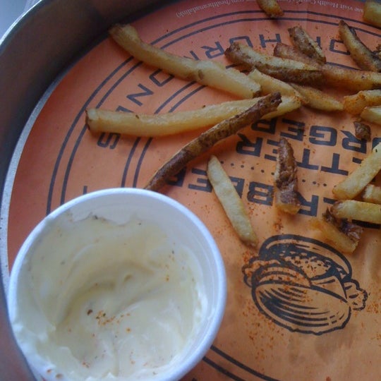 Get fries with garlic mayo!