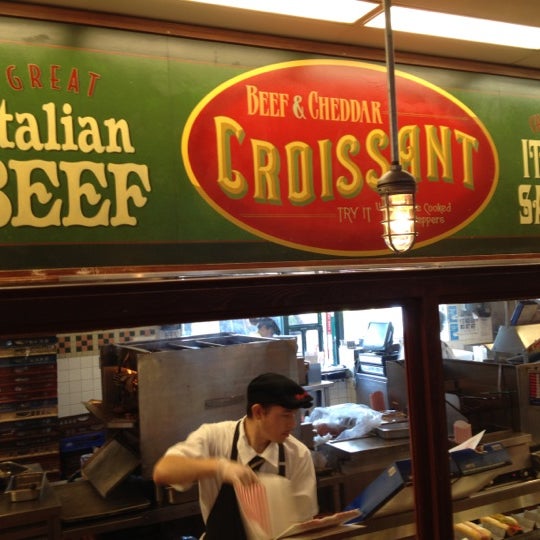 Portillo's Crystal Lake'de Hot Dog Dükkanı