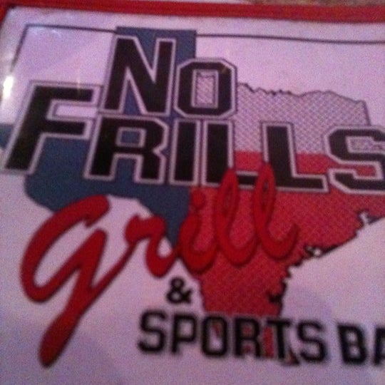 Снимок сделан в No Frills Grill &amp; Sports Bar - Fort Worth пользователем Jeremy W. 9/3/2011