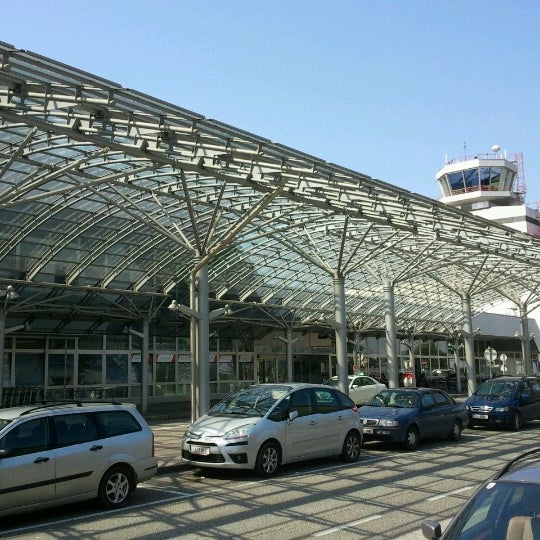 Das Foto wurde bei Airport Linz (LNZ) von Wolfgang H. am 6/17/2012 aufgenommen