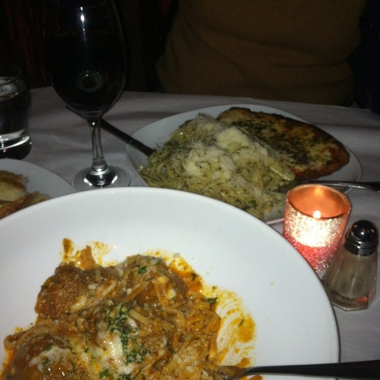 Foto diambil di Monsignor&#39;s Restaurant oleh Stacey N. pada 12/11/2011