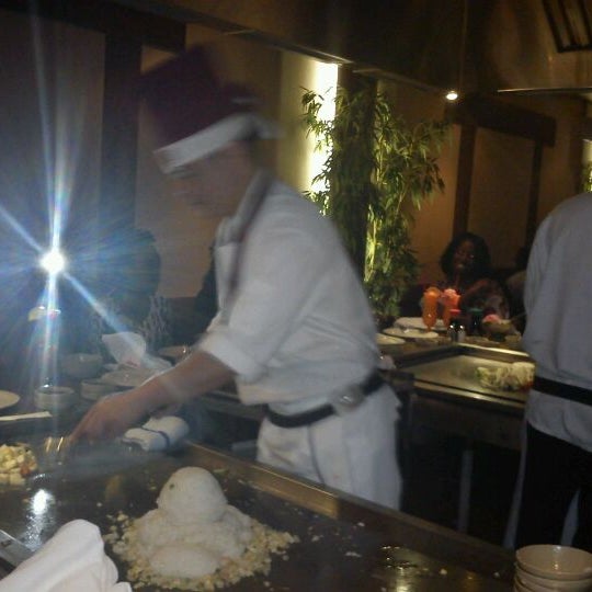 รูปภาพถ่ายที่ Arirang Hibachi Steakhouse &amp; Sushi Bar โดย Gershy B. เมื่อ 11/6/2011
