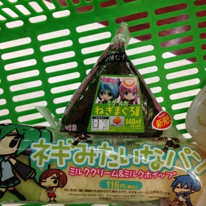 Photo taken at FamilyMart by o_no_chang on 8/18/2012
