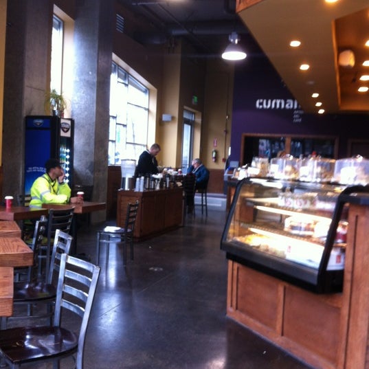 3/1/2012にDarrin C.がCumaica Coffeeで撮った写真