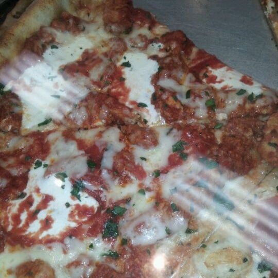 Photo taken at Mama Theresa&#39;s Pizzeria &amp; Restaurant by Vic D. on 1/21/2012