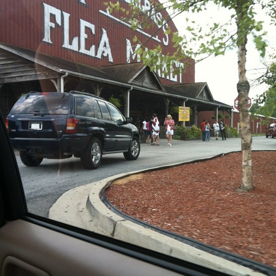 Foto tirada no(a) Pendergrass Flea Market por John J. em 7/7/2012