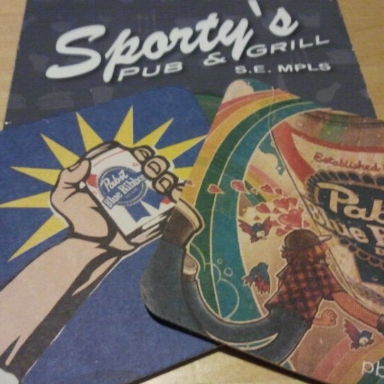 Foto tirada no(a) Sporty&#39;s Pub and Grill por Lauren H. em 6/22/2012