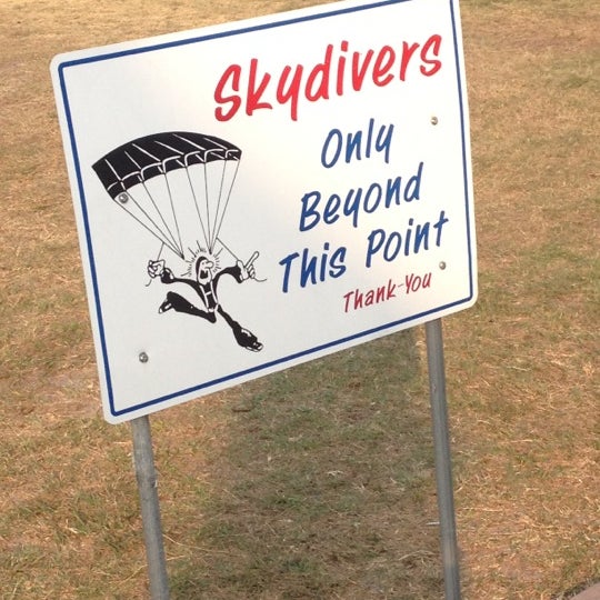 Photo prise au Skydive University par Kathy H. le4/11/2012