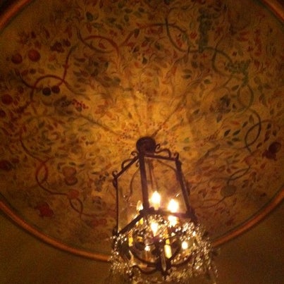 1/1/2011 tarihinde Tara G.ziyaretçi tarafından Kalendar Restaurant &amp; Bistro'de çekilen fotoğraf