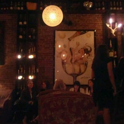 Foto scattata a The Bubble Lounge da SaBean A. il 5/17/2012