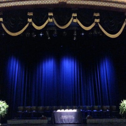 รูปภาพถ่ายที่ Gillioz Theatre โดย Stephen P. เมื่อ 7/26/2012