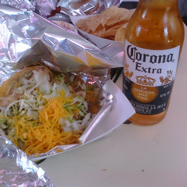 รูปภาพถ่ายที่ San Antonio Taco Co. โดย J.H. M. เมื่อ 2/27/2011