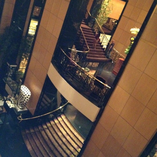 Das Foto wurde bei CJ&#39;s Bar - Hotel Mulia Senayan, Jakarta von Bruce W. am 3/17/2012 aufgenommen