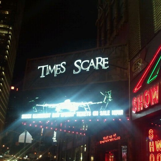 รูปภาพถ่ายที่ Times Scare NYC โดย Giovanni D. เมื่อ 12/5/2011