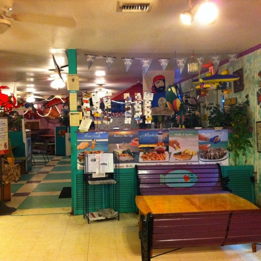 รูปภาพถ่ายที่ Mid-Peninsula Seafood Market &amp; Restaurant โดย Erin P. เมื่อ 1/26/2012