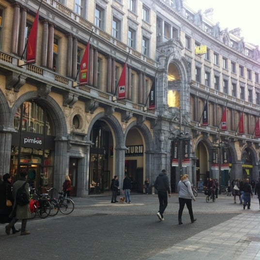 3/14/2012 tarihinde Guido V.ziyaretçi tarafından Shopping Stadsfeestzaal'de çekilen fotoğraf