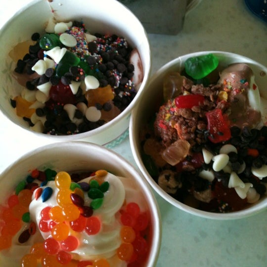 4/29/2012에 Berenice J.님이 Brrrberry Frozen Yogurt에서 찍은 사진