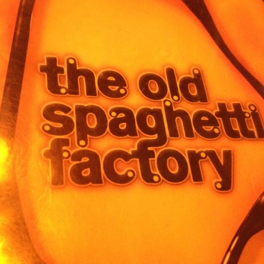 รูปภาพถ่ายที่ The Old Spaghetti Factory โดย Angela S. เมื่อ 1/1/2012