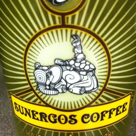 รูปภาพถ่ายที่ Sunergos Coffee โดย Sharon M. เมื่อ 2/29/2012