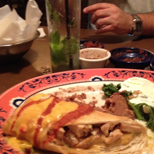 Снимок сделан в Abuelo&#39;s Mexican Restaurant пользователем Daria B. 11/8/2011