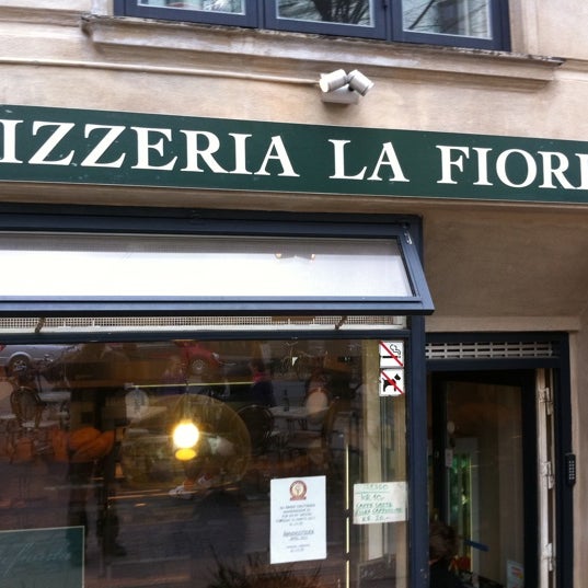 Foto scattata a Pizzeria La Fiorita da Jakob H. il 4/17/2011