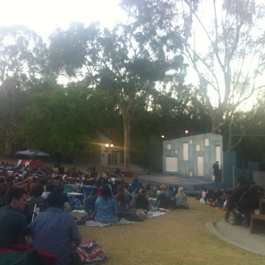 รูปภาพถ่ายที่ Griffith Park Free Shakespeare Festival โดย South Park i. เมื่อ 7/30/2012