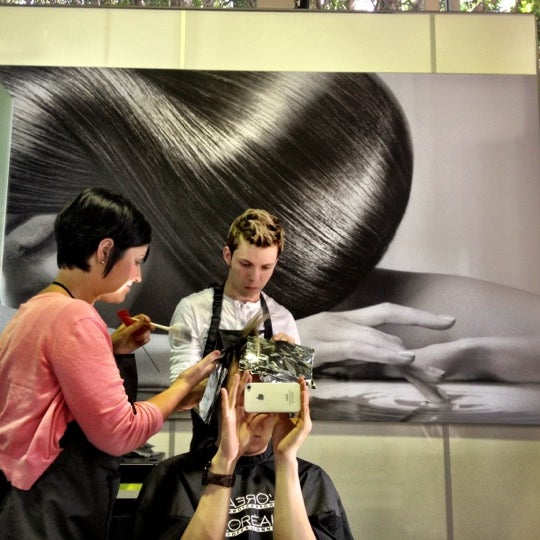 REVO HAIR ATELIER Central Business District シドニー、NSW