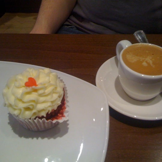 Nice to have coffee in Islington that's not a chain! AMAZING cupcakes too!