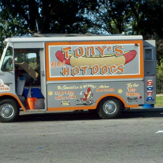 10/5/2011にPhil B.がTony&#39;s Hot Dogsで撮った写真