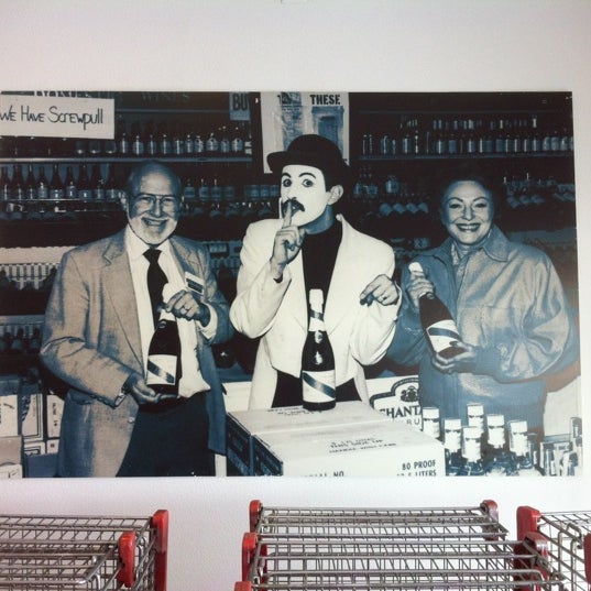 Photo taken at Kahn&#39;s Fine Wine &amp; Spirits by Evan F. on 5/26/2012