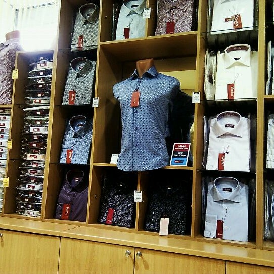 Boss hugo boss витрина. магазин elite. магазин одежды элита. магазин одежды элита. магазин одежды элита.