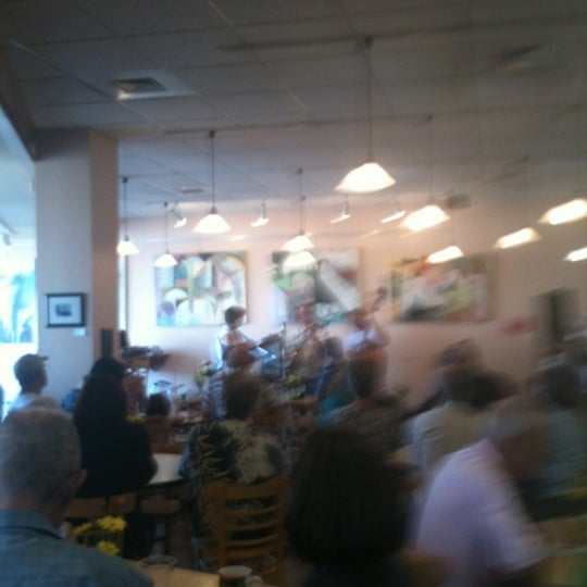7/21/2012 tarihinde Harriet Alison N.ziyaretçi tarafından Watermark Books &amp; Cafe'de çekilen fotoğraf