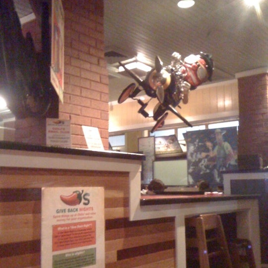 Photo taken at Chili&#39;s Grill &amp; Bar by Yoany A. on 12/31/2010