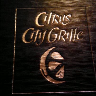 รูปภาพถ่ายที่ Citrus City Grille โดย Naima F. เมื่อ 1/12/2012