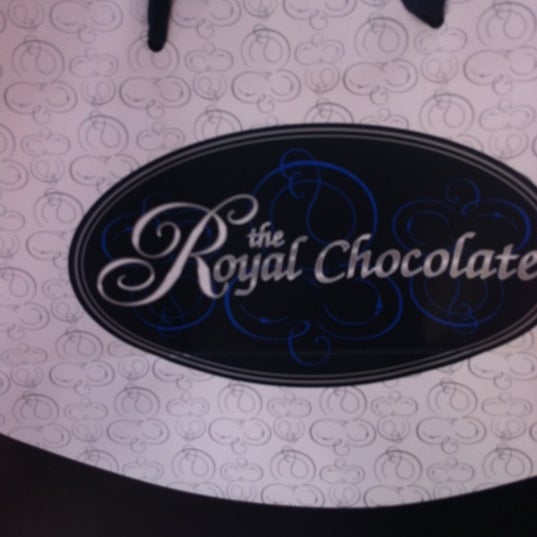 รูปภาพถ่ายที่ The Royal Chocolate โดย Willie C. เมื่อ 8/11/2011