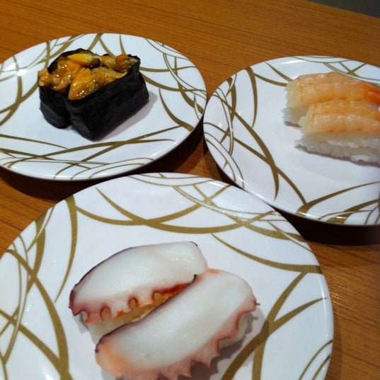 รูปภาพถ่ายที่ Ramen-Ten | Shin Tokyo Sushi™ โดย Mrs Rustam Radzhabov เมื่อ 6/11/2012